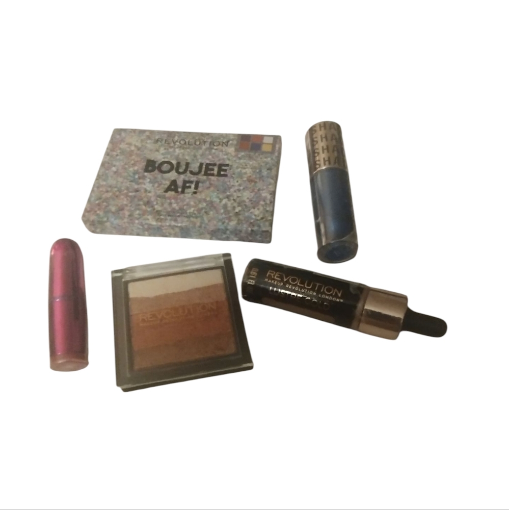 New (5) Piece Makeup Bundle Revolution